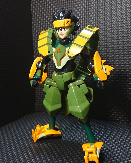触ってみたかった憧れの玩具、エクストリームチェンジフィギュア クラマ×オロチ。フィギュアとしての完成度は決して高くはない 触ってみたかった憧れの玩具、エクストリームチェンジフィギュア クラマ×オロチ。フィギュアとしての完成度は決して高くはない