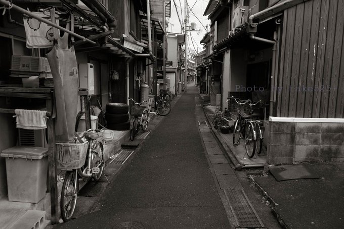 ２０２０年１２月　舞鶴市　８狭い道路なので自転車率高し#モノクローム#monochrome 