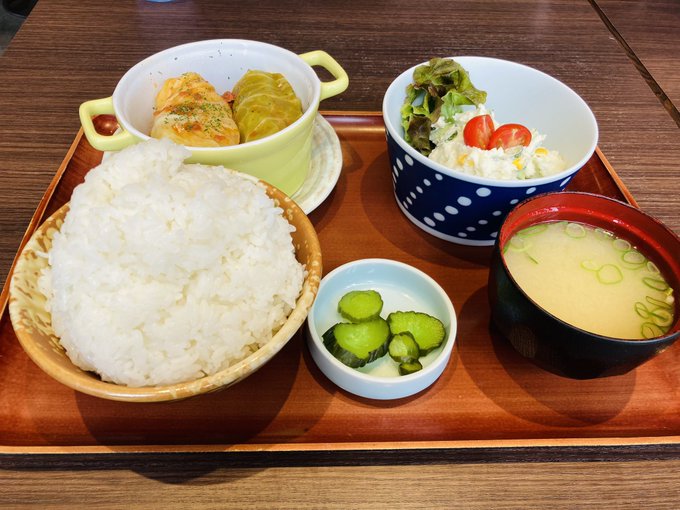 あしずり食堂いつもの斎藤アベンジャーズ定食胃にキツい思い選べるおかず2品定食胃に優しい？ロールキャベツポテトサラダしかし