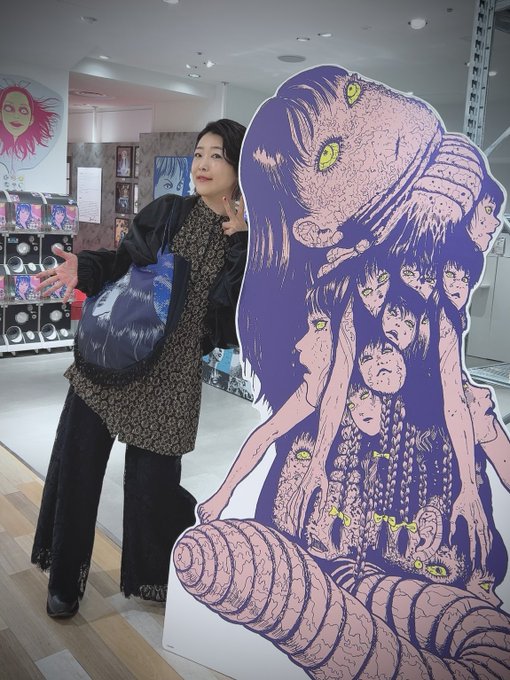 伊藤潤二先生のNetflix「マニアック」のPopup shopに行って来ました〜🥳🙌🏻描き下ろしの原画やマニアックのキ 伊藤潤二先生のNetflix「マニアック」のPopup shopに行って来ました〜🥳🙌🏻描き下ろしの原画やマニアックのキ