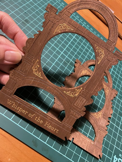 耳をすませばのペーパーシアター制作中( ´ ▽ ` )商品としては白い無垢のままで完成なんですがどうしても作中のようなブ 耳をすませばのペーパーシアター制作中( ´ ▽ ` )商品としては白い無垢のままで完成なんですがどうしても作中のようなブ