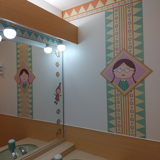 ちびまる子ちゃんランドの所のトイレ。鏡、かわいい♡ 