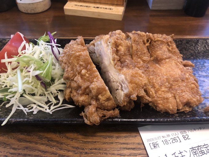 チキン南蛮を食べる80年代BGMの店で、時をかける少女のあとに、あなたに逢いたくて(正確には90年代)満腹感と切なさの狭