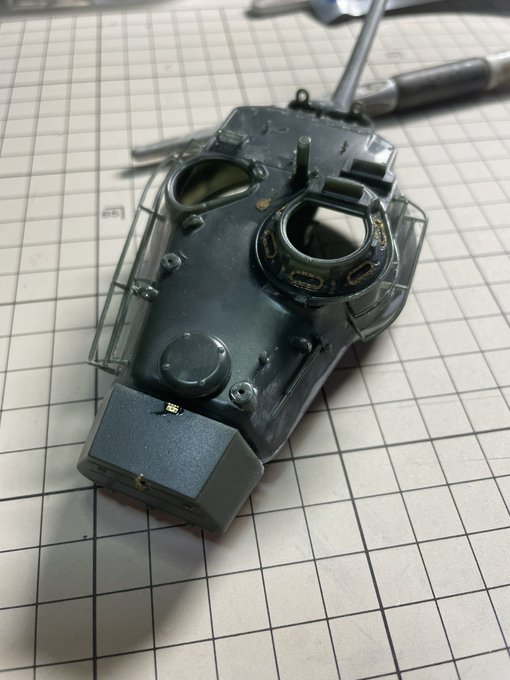 イタレリのM47パットンの製作。約40分の作業。砲塔のエッチングパーツの接着などをチクチクやってたが、ニャル子が膝上に乗 イタレリのM47パットンの製作。約40分の作業。砲塔のエッチングパーツの接着などをチクチクやってたが、ニャル子が膝上に乗