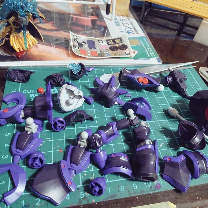 LBX皇帝進捗その2😙色塗りのためバラしました。さて…🤔🔥 #LBX #ダンボール戦機 