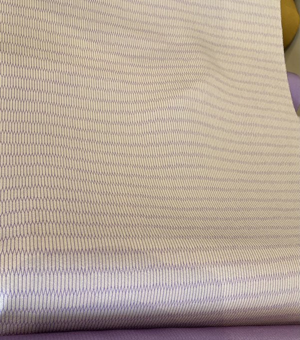 畳！藤色でエレガントな畳でした青々とした新しい畳色！い草の香りも感じられそう焼けた畳！赤茶色の暈しが良いな。箪笥の跡があ