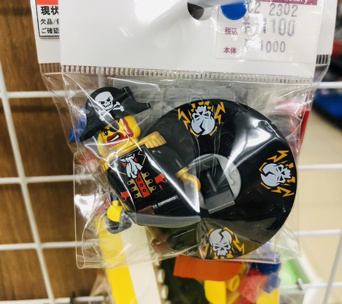 リサイクルショップ♻️海賊キャプテンがニンジャゴーのスピン術と一緒に入ってる😳 リサイクルショップ♻️海賊キャプテンがニンジャゴーのスピン術と一緒に入ってる😳