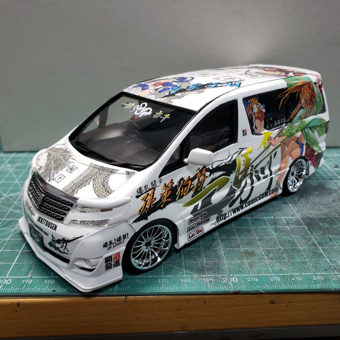 トヨタ 10アルファード 一騎当千 痛車 完成。以前作ったギャルソンアルファードの不要部品…と言っても小物4つ…を使って トヨタ 10アルファード 一騎当千 痛車 完成。以前作ったギャルソンアルファードの不要部品…と言っても小物4つ…を使って