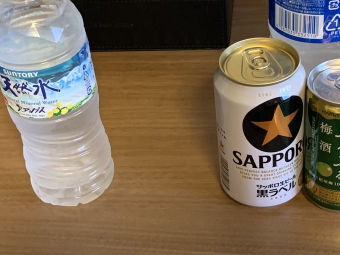 ドヤに到着主人、私はこの水は頼んでいないが…?なんと!?この冷えた水が無料だと言うのか!?(異世界居酒屋なんちゃらごっこ ドヤに到着主人、私はこの水は頼んでいないが…?なんと!?この冷えた水が無料だと言うのか!?(異世界居酒屋なんちゃらごっこ