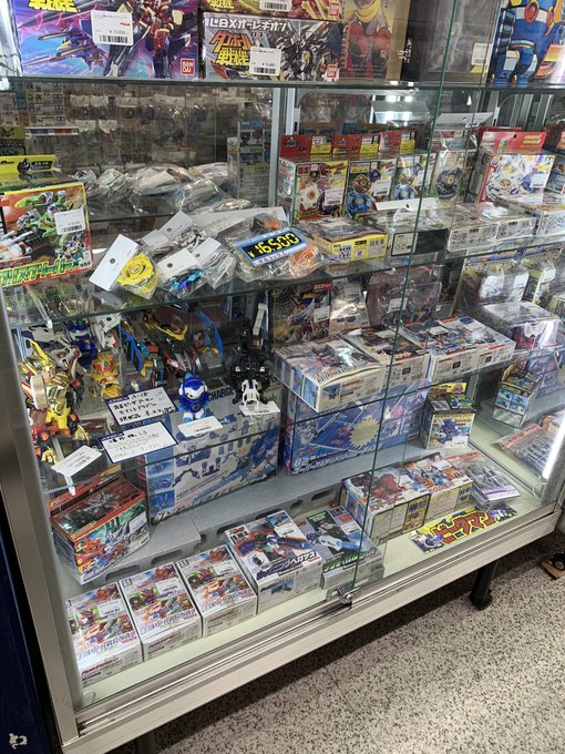 バトルホビーの高額品ショーケースも一階のバトルホビーコーナーに移動してます!!珍しいベイやビーダマンたくさんです!スタッ バトルホビーの高額品ショーケースも一階のバトルホビーコーナーに移動してます!!珍しいベイやビーダマンたくさんです!スタッ