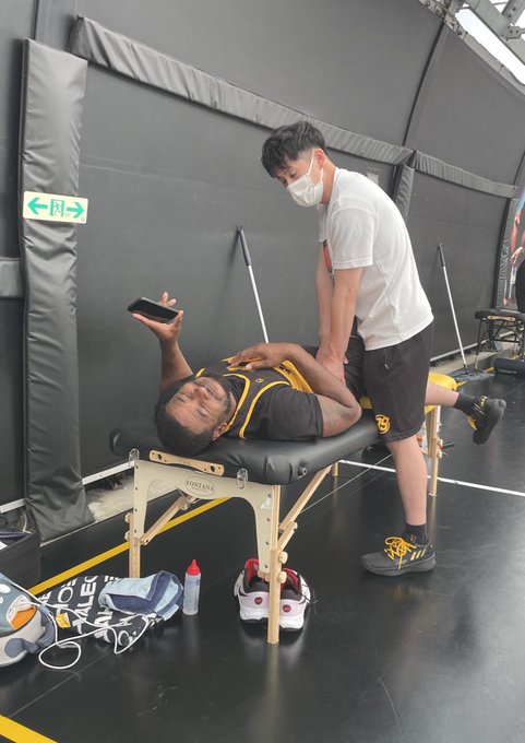 山陰トレーナーのケアも受け、万全な状態で💪💪明日からFE名古屋に挑みます💪💪💪#ジャスティン・バーレル#JB#Grind 山陰トレーナーのケアも受け、万全な状態で💪💪明日からFE名古屋に挑みます💪💪💪#ジャスティン・バーレル#JB#Grind