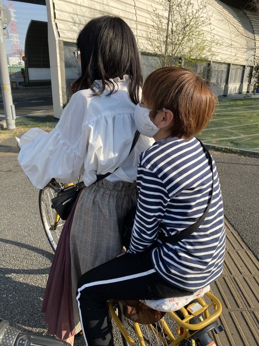 #お姉ちゃん#お花見 就職して4日には…ここから巣立ってしまう大好きな姉と2人乗り💦ほんとはいけないけど…今日だけは…許 #お姉ちゃん#お花見 就職して4日には…ここから巣立ってしまう大好きな姉と2人乗り💦ほんとはいけないけど…今日だけは…許