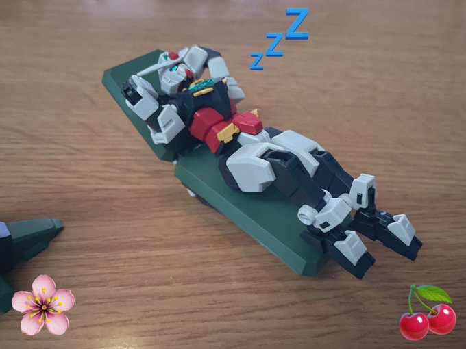 おそようございます🌤徹夜作業明けでクタクタなガンダムさん。ベッドへダイブする気力も無く…ちょうどいい感じのチェアーがあっ おそようございます🌤徹夜作業明けでクタクタなガンダムさん。ベッドへダイブする気力も無く…ちょうどいい感じのチェアーがあっ