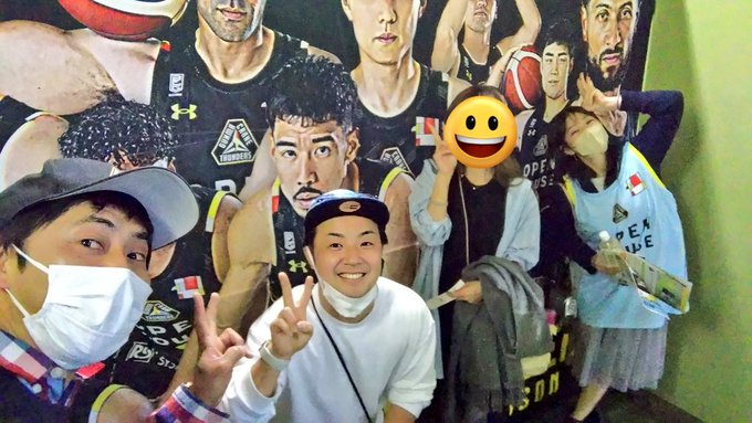 以前パブリックビューイングの時に買った、席ランダム四人まで入れる特別クーポンを使って、うまるちゃん夫妻&よしみんとバスケ 以前パブリックビューイングの時に買った、席ランダム四人まで入れる特別クーポンを使って、うまるちゃん夫妻&よしみんとバスケ