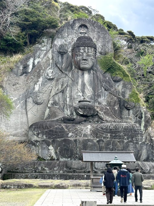こんにちは♬今日は千葉県の鋸山(ノコギリヤマ)を登りました⛰山には石仏群や大きな仏様、石切り場、ラピュタ感が味わえる場所
