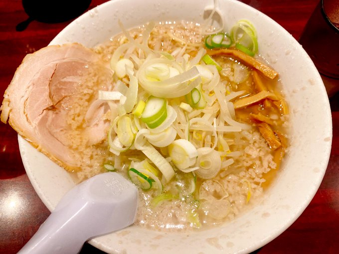 なりたけの醤油ラーメンあぶら普通。初めてのなりたけー！俺ガイルで食べてたラーメン食べられて解像度が上がった٩( 'ω' 