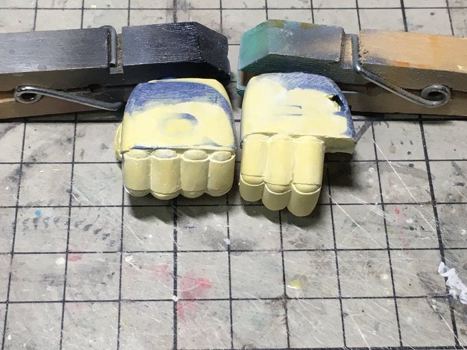 ガンダムさんの拳は指の関節も掘り始めたけど、親指と右手の人差し指はまだ手付かず。まだまだかかるな。で、その間に盾も少しプ ガンダムさんの拳は指の関節も掘り始めたけど、親指と右手の人差し指はまだ手付かず。まだまだかかるな。で、その間に盾も少しプ
