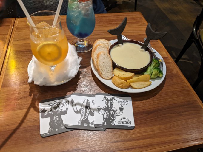 はい、ということで人生初のお酒を飲みに怪獣酒場を2店舗ハシゴしてきて怪獣ドリンク2杯とハイボール2杯飲みましたよと。明日 はい、ということで人生初のお酒を飲みに怪獣酒場を2店舗ハシゴしてきて怪獣ドリンク2杯とハイボール2杯飲みましたよと。明日