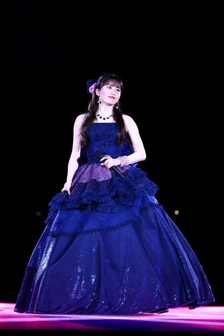 ききちゃんのドレス、ピンク予想してたけど黒?ネイビー?ぽかったのって、魔女の宅急便のキキみたいな旅立ちを意識したってこと ききちゃんのドレス、ピンク予想してたけど黒?ネイビー?ぽかったのって、魔女の宅急便のキキみたいな旅立ちを意識したってこと