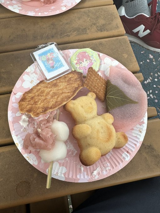 みんなで2度目の乾杯♪(*^^)o∀*∀o(^^*)♪ケーキと一緒に持ちあったお土産お菓子を食べましたŧ‹”ŧ‹”( ‘ みんなで2度目の乾杯♪(*^^)o∀*∀o(^^*)♪ケーキと一緒に持ちあったお土産お菓子を食べましたŧ‹”ŧ‹”( ‘