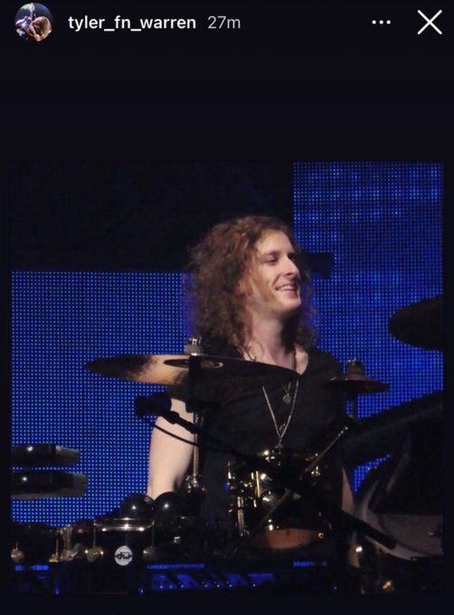 Happy Birthday Tyler⚡️💜⚡️❤️🎂🥂🍻🥳🎉✨🥁🎸🎤今日はタイラー・ウォーレンのお誕生日これから忙し Happy Birthday Tyler⚡️💜⚡️❤️🎂🥂🍻🥳🎉✨🥁🎸🎤今日はタイラー・ウォーレンのお誕生日これから忙し