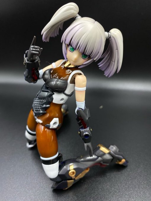 #ヨドホビ美プラ自慢FAガールのアヤツキを真紅・濃灰・純白のシックな色合いで塗装しました。アヤツキにはドジっ子属性があ #ヨドホビ美プラ自慢FAガールのアヤツキを真紅・濃灰・純白のシックな色合いで塗装しました。アヤツキにはドジっ子属性があ