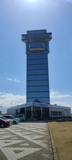 マリンタワー！とその上から臨む太平洋とさんふらわあ号とガルパン４話の市街地戦エリア 