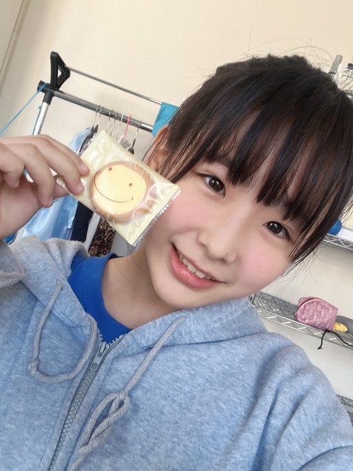 昨日ねー、ななちゃんにお土産もらったの！！美味しかった😋暗殺教室も面白いから見てない人はぜひぜひ見てください〜👀✨ あり