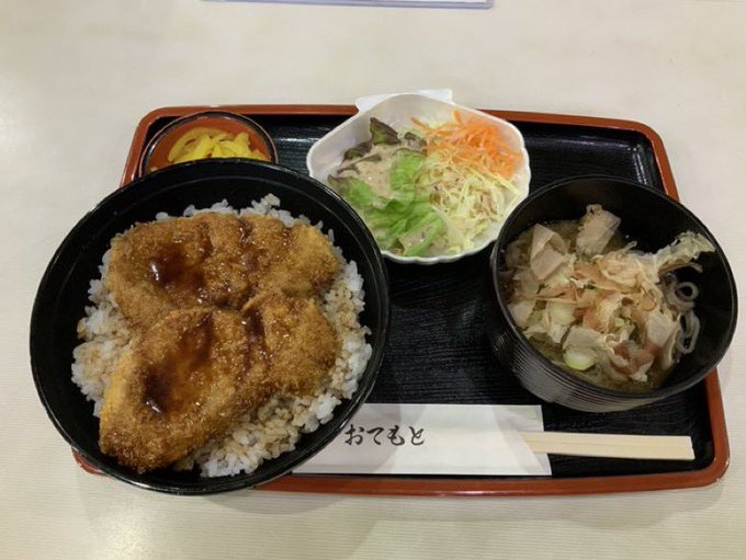 あわらに来たらソースカツ丼食べないと始まらないでしょ！まじ美味しい*⸜(* ॑꒳ ॑* )⸝*ﾜﾝﾀﾞﾎｫｫｫｫｲ新のチ