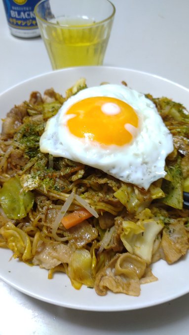 娘と二人で休日の昼飯を。妻が用意してくれた焼きそばに目玉焼きをのせて♥夏目友人帳伍特別編『一夜盃(ひとよさかずき)』を観 娘と二人で休日の昼飯を。妻が用意してくれた焼きそばに目玉焼きをのせて♥夏目友人帳伍特別編『一夜盃(ひとよさかずき)』を観