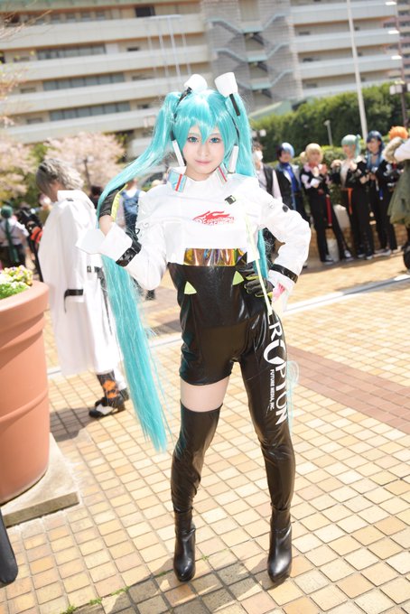 〜Cosplay〜初音ミク(レーシングミク2022)お座りミクちゃんしてみたのでどうぞ😊脚のラインがお気に入りです😍📸 〜Cosplay〜初音ミク(レーシングミク2022)お座りミクちゃんしてみたのでどうぞ😊脚のラインがお気に入りです😍📸