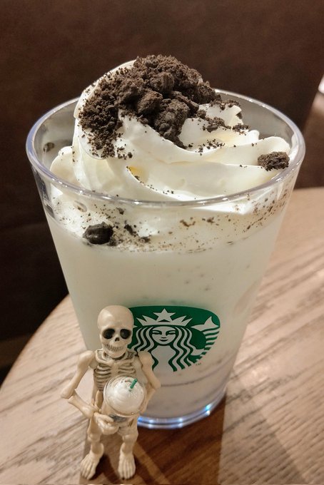 スヌーピーのフラペチーノ飲んだ😋チョコソース追加しても良かったかも🍫今度はサリーのカフェモカ飲みたい！#ポーズスケルトン