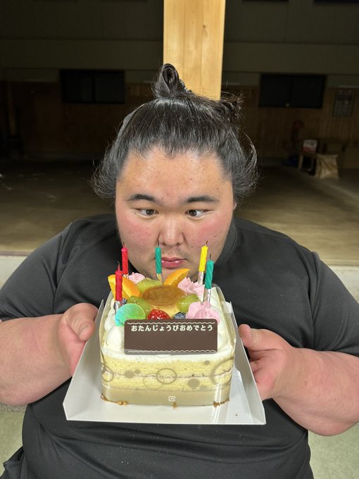 【力士の日常】本日、4月3日は錦丸20歳の誕生日です！朝日山部屋の人気力士錦丸が20歳の誕生日を迎えました！！😁誕生日プ