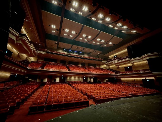 舞台「キングダム」2日目が無事に終了いたしました!そして本日は左慈役でパルクール演出も務めるHAYATEさんが初日を迎え 舞台「キングダム」2日目が無事に終了いたしました!そして本日は左慈役でパルクール演出も務めるHAYATEさんが初日を迎え