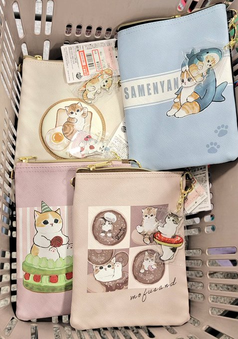 1日に販売されたAvailのニャンコ先生は靴下とタンクトップだけ購入。しまむら行ったらこのモフサンドのミニポシェットみた 1日に販売されたAvailのニャンコ先生は靴下とタンクトップだけ購入。しまむら行ったらこのモフサンドのミニポシェットみた