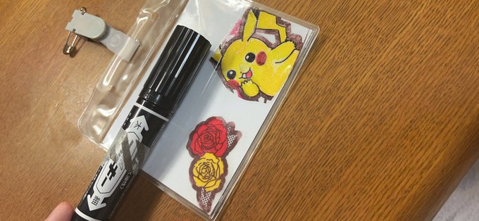 名札をポケモン関連で作りたいけど、絵が下手くそなのでどうにかしたかった……ポケセンの段ボール…色が落ちちゃう……🥲🥲 