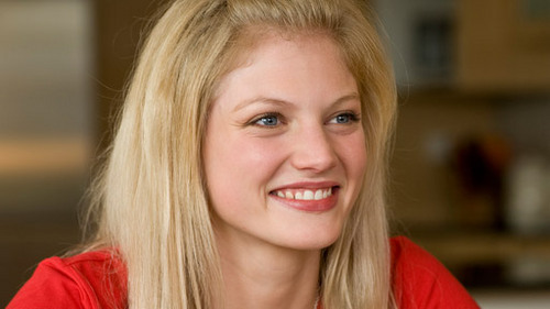 The 35-year old daughter of father Kevin Heine and mother Michelle Heine Cariba Heine in 2024 photo. Cariba Heine earned a  million dollar salary - leaving the net worth at 1.5 million in 2024