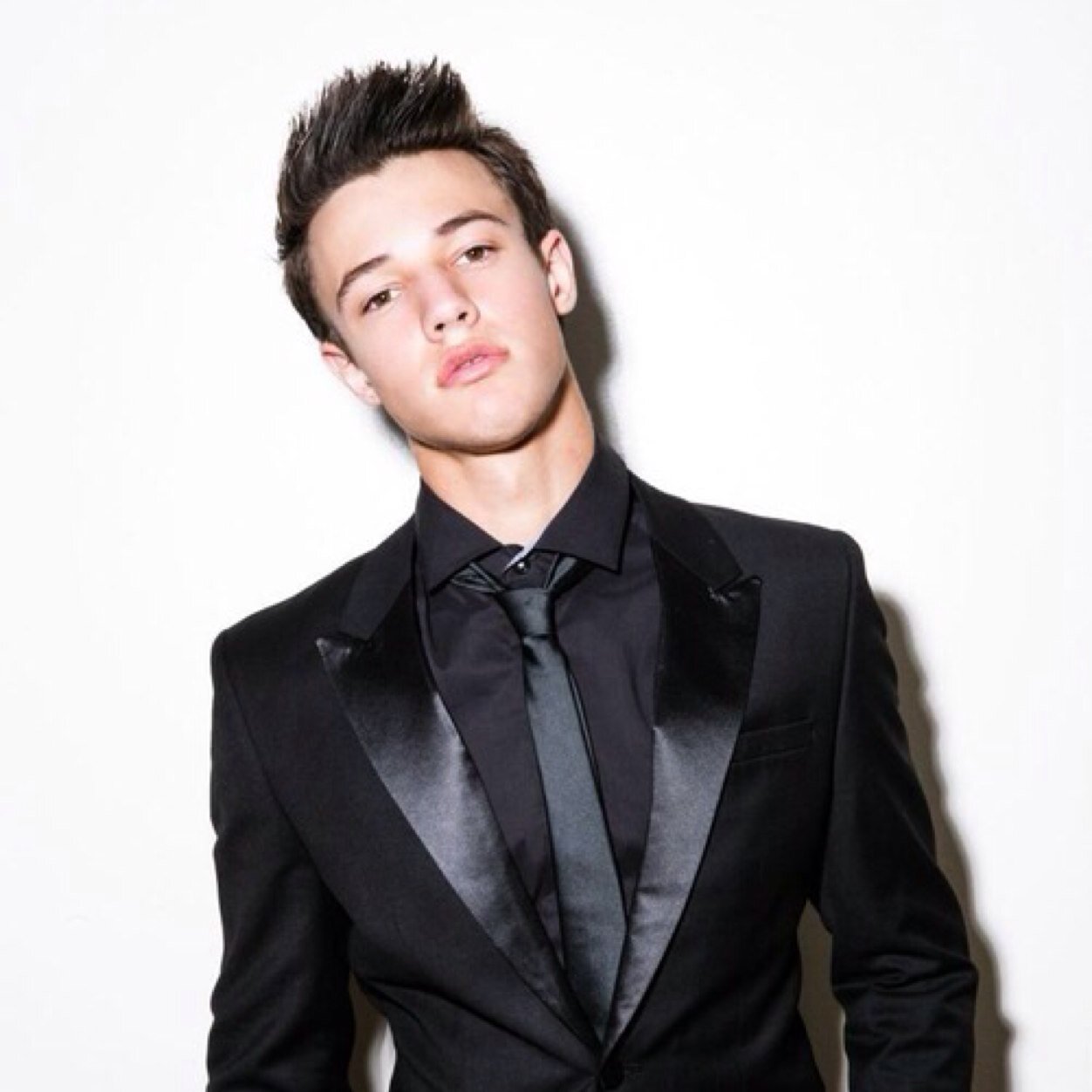 The 29-year old son of father (?) and mother Gina Cameron Dallas in 2024 photo. Cameron Dallas earned a  million dollar salary - leaving the net worth at 1 million in 2024
