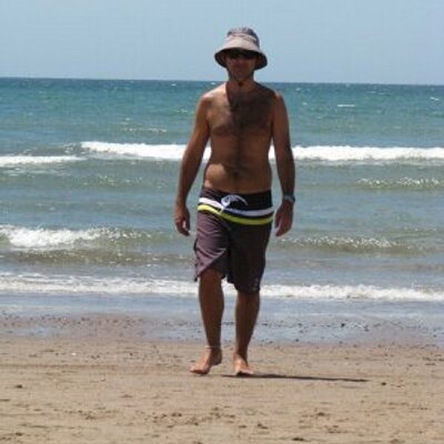 Der Christian
 Wassermann ohne shirt, und mit atletische Körper am Strand
