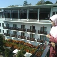 @FakhriyaIya