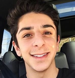 Il 27-anni 160 cm alto FaZe Rug nel 2024