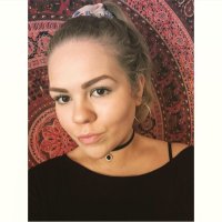 @_holliefox