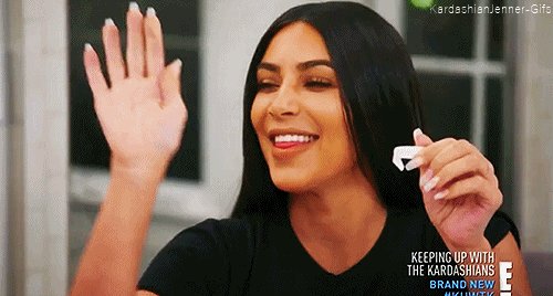 RT @khlomoneybr: @KimKardashian is finally here to watch the episode and to chat with us! High Five, Keeks ✋???? #KUWTK https://t.co/hGUau8AbGc