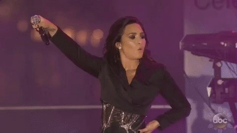 RT @NYRE: Kicking off 2017 as a #Confident2017 thanks to @ddlovato! #RockinEve https://t.co/czSJYihgdi