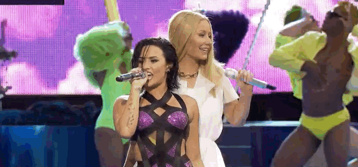 RT @iHeartRadio: BEST FRIENDS! @ddlovato @IGGYAZALEA! #VMAs http://t.co/kzVnd06kEO