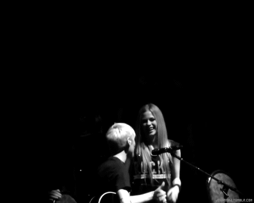 RT @AvrilMusicChart: ???? #NationalHugDay https://t.co/Loz4OqileZ