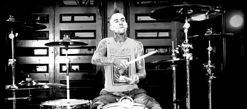 RT @funfunfunfest: .@TravisBarker will be playing drums with @antemasque at #FFFfest on Nov. 6th. That is all. https://t.co/tgh6wcAAu5 http…