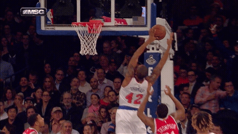 RT @nyknicks: REPLAY: Thomas smashes the putback dunk! #NYKvsPHI https://t.co/587ZzmEVbG