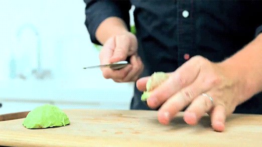 C'mon guys! No more #avocadohand... just put it on a board!!! ???? ????
https://t.co/zJmkxFQDz2 https://t.co/X9Fdr1quPa
