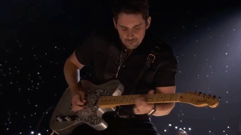 RT @iHeartCountry: .@ddlovato & @BradPaisley blew us away with their ‘Stone Cold’ performance #iHeartAwards https://t.co/5lDdQW86Aw https:/…